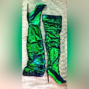 Long stunning sequence boots